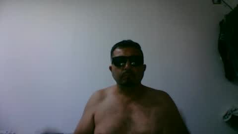 oscarjhe3512 online show from May 10, 8:26 pm