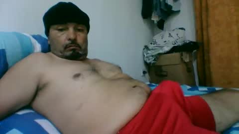 oscarjhe3512 online show from May 14, 2:21 am