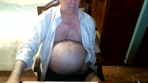 Snapshot of oscarw chatting on October 17, 2:21 pm Oscar online show from October 17, 2:21 pm