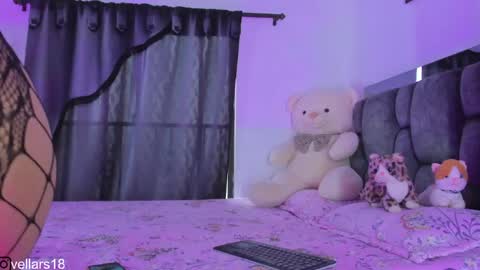 vella online show from April 13, 7:18 pm