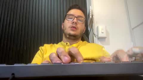 Snapshot of osomalicioso chatting on October 4, 7:28 am juan online show from October 4, 7:28 am