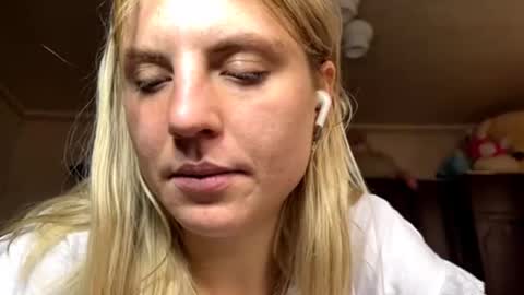 Snapshot of othalook chatting on October 28, 8:48 am Alexa online show from October 28, 8:48 am