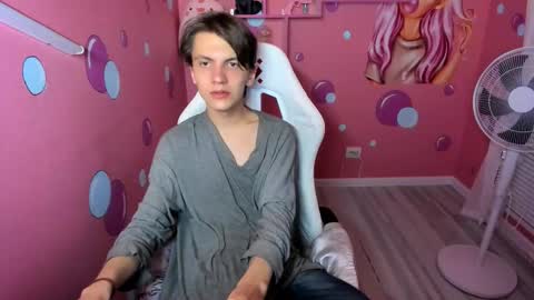 Snapshot of otto_williams chatting on October 10, 8:35 pm Otto online show from October 10, 8:35 pm