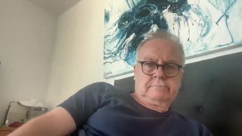 ozhairybearxxxx online show from April 13, 4:39 am