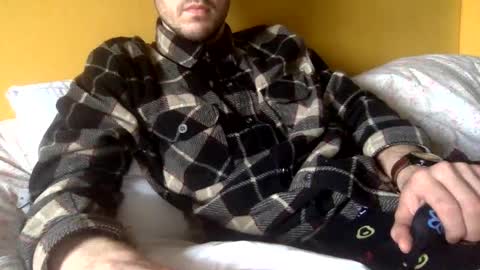 Snapshot of paintdude424 chatting on December 3, 7:17 pm paintdude424 online show from December 3, 7:17 pm