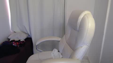 Snapshot of paiper_halliwey_ chatting on October 17, 6:34 pm paiper online show from October 17, 6:34 pm