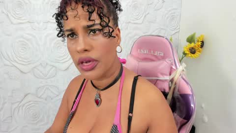 Snapshot of pamela_guzmaan_ chatting on December 17, 4:11 pm PAMELA online show from December 17, 4:11 pm