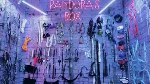 Snapshot of pandoranez chatting on March 2, 10:35 am PandoraNez online show from March 2, 10:35 am