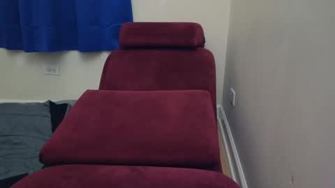 Snapshot of pantslesstraveler_plt chatting on February 10, 5:36 am PantsLessTraveler online show from February 10, 5:36 am