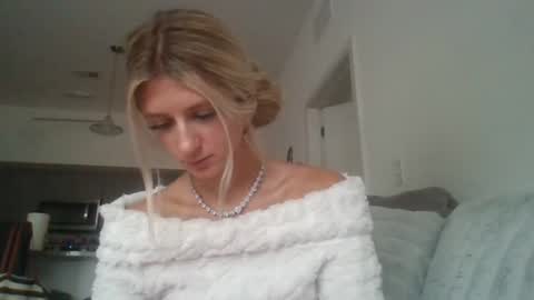 parisbaby2000 online show from September 17, 2:42 pm