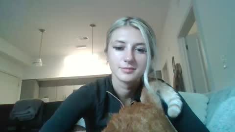 parisbaby2000 online show from September 25, 6:04 pm