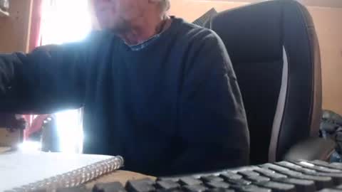 Snapshot of pascal88881 chatting on October 18, 12:42 pm pascal88881 online show from October 18, 12:42 pm