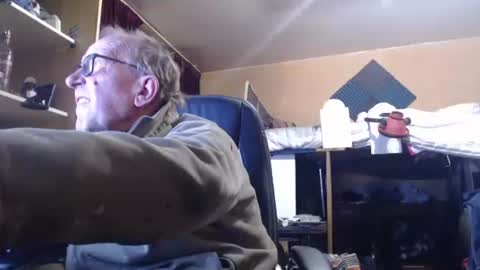 Snapshot of pascal88881 chatting on October 16, 9:53 am pascal88881 online show from October 16, 9:53 am