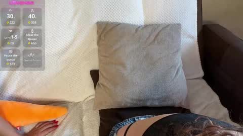 Snapshot of passionessa chatting on February 25, 1:43 pm Call me Miss Alice Careful Passion Queen online show from February 25, 1:43 pm