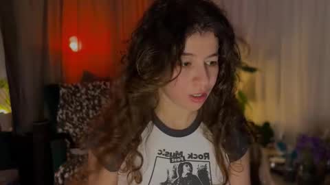 Snapshot of passionessa chatting on October 8, 8:31 am Call me Miss Alice Careful Passion Queen online show from October 8, 8:31 am