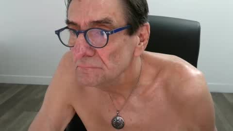 Snapshot of pastelito76 chatting on October 7, 3:08 pm Bob online show from October 7, 3:08 pm