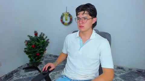 Snapshot of patrik027 chatting on December 21, 2:14 pm .... online show from December 21, 2:14 pm