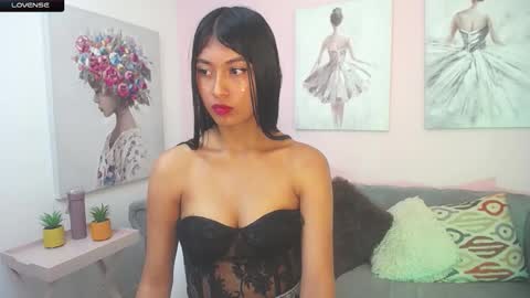 Pau online show from November 8, 1:03 pm