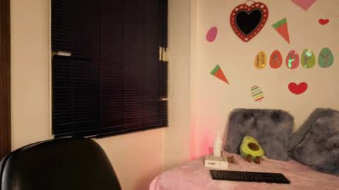 Paula  online show from April 10, 6:30 am