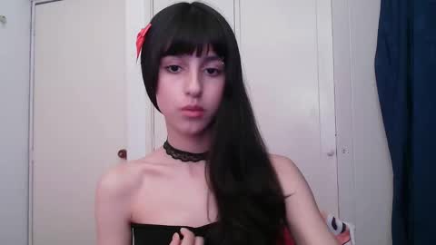 Snapshot of paulainblue chatting on December 6, 1:35 am   online show from December 6, 1:35 am