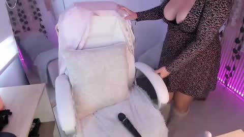 Snapshot of paulinacostello chatting on February 18, 4:36 pm Estefania online show from February 18, 4:36 pm