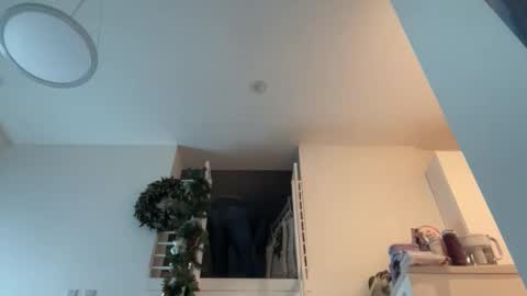 paulwill2377 online show from December 22, 8:48 pm