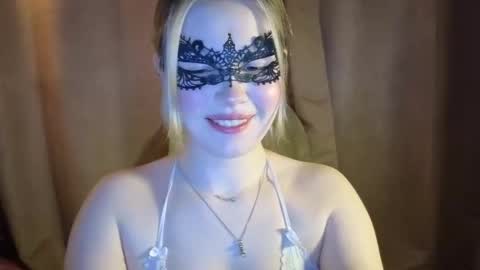 Snapshot of pawsclawss chatting on October 15, 4:19 pm PawsClawss online show from October 15, 4:19 pm