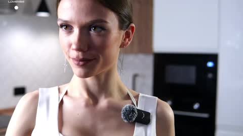 Sexy Mila online show from May 22, 7:15 am