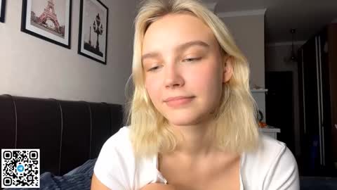 Lola online show from October 22, 1:35 pm