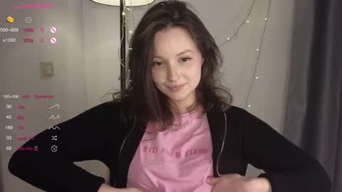 Snapshot of peachvibes chatting on February 27, 1:19 am Lili online show from February 27, 1:19 am