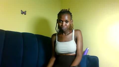 Snapshot of peachy_mummie chatting on October 7, 8:16 pm peachie online show from October 7, 8:16 pm