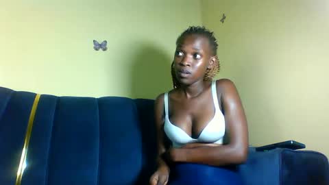 Snapshot of peachy_mummie chatting on October 16, 6:07 pm peachie online show from October 16, 6:07 pm