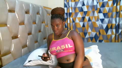 Snapshot of peachygirl255 chatting on October 13, 5:04 pm Peachy online show from October 13, 5:04 pm