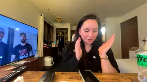 PeachyObsession online show from February 7, 3:31 am