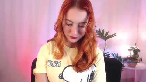 Snapshot of pear__moon chatting on January 18, 2:47 am LILLY online show from January 18, 2:47 am