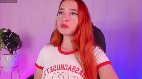 Snapshot of pear__moon chatting on September 24, 11:44 pm LILLY online show from September 24, 11:44 pm