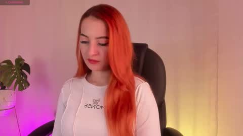 Snapshot of pear__moon chatting on October 7, 1:56 am LILLY online show from October 7, 1:56 am