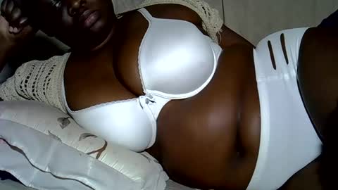 Snapshot of pearl_33 chatting on October 13, 10:34 pm Keci online show from October 13, 10:34 pm