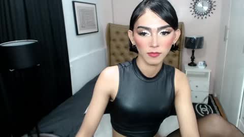 Snapshot of pearlmoore chatting on February 11, 12:47 pm Pearl online show from February 11, 12:47 pm