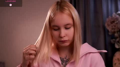 Lily online show from May 31, 4:22 am