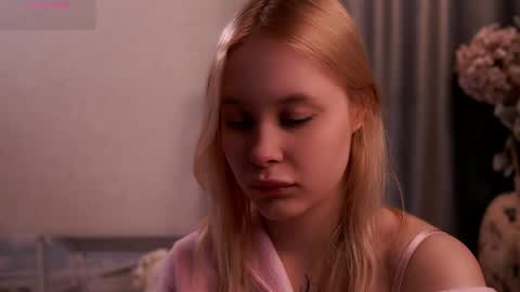 Lily online show from May 15, 4:21 am