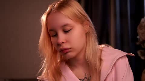 Lily online show from May 27, 4:09 am