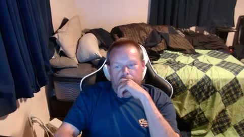 Snapshot of pecker40 chatting on December 5, 2:04 am pecker40 online show from December 5, 2:04 am