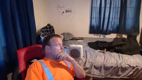 Snapshot of pecker40 chatting on October 31, 6:41 pm pecker40 online show from October 31, 6:41 pm