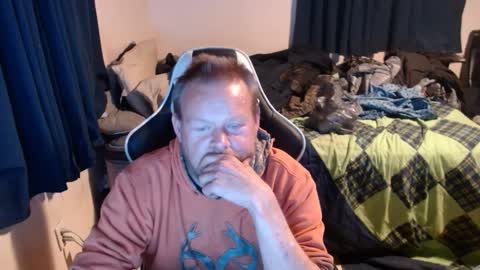 Snapshot of pecker40 chatting on December 6, 1:24 am pecker40 online show from December 6, 1:24 am