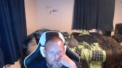 Snapshot of pecker40 chatting on December 31, 3:23 am pecker40 online show from December 31, 3:23 am