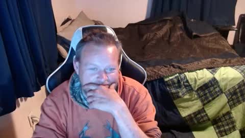 Snapshot of pecker40 chatting on December 8, 12:13 am pecker40 online show from December 8, 12:13 am