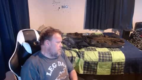 Snapshot of pecker40 chatting on December 22, 10:25 pm pecker40 online show from December 22, 10:25 pm