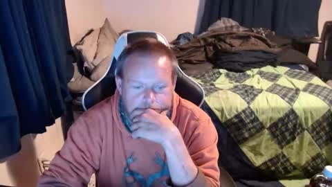 Snapshot of pecker40 chatting on December 7, 2:36 am pecker40 online show from December 7, 2:36 am