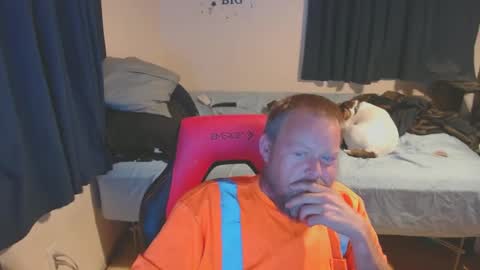 Snapshot of pecker40 chatting on October 11, 3:33 am pecker40 online show from October 11, 3:33 am